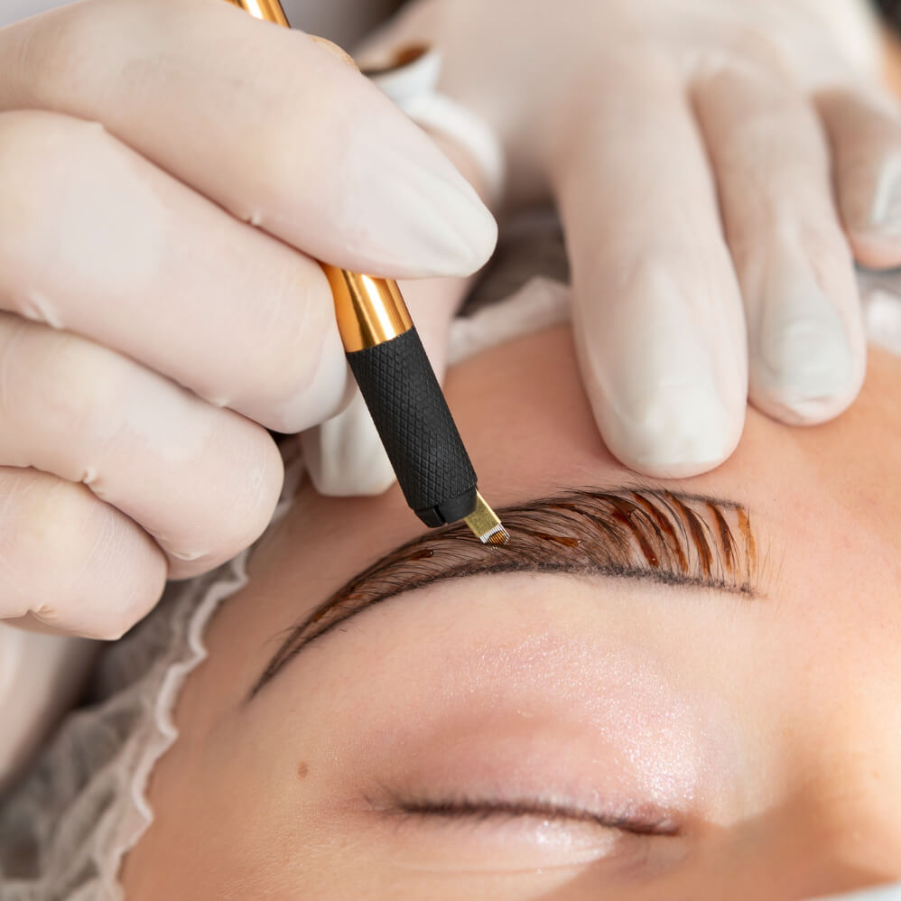 Microblading, sourcils ombrés et sourcils combinés par Rose Tran